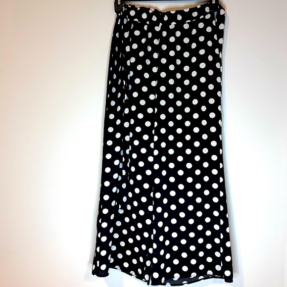 Flowy Wide Leg Pants - Picture 2 of 4